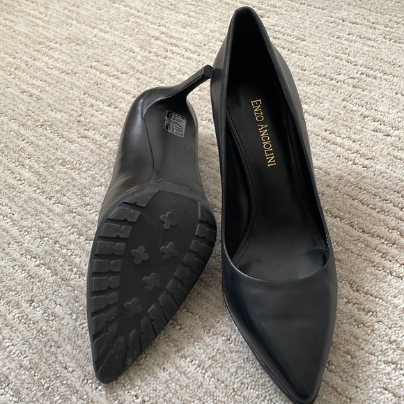 Black Enzo Angiolini pumps with grip NWOT - Picture 4 of 4